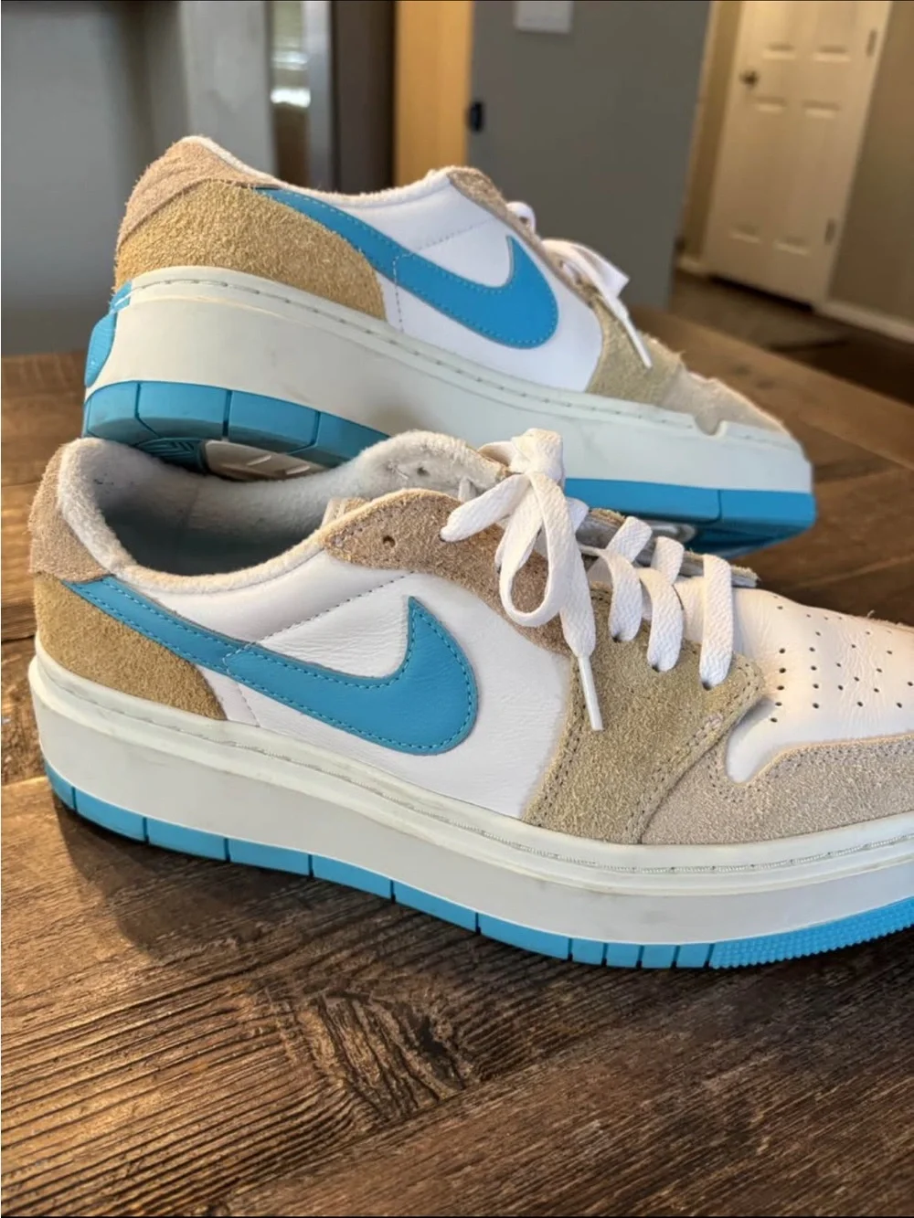 Nike-Jordan Low-Top Sneakers